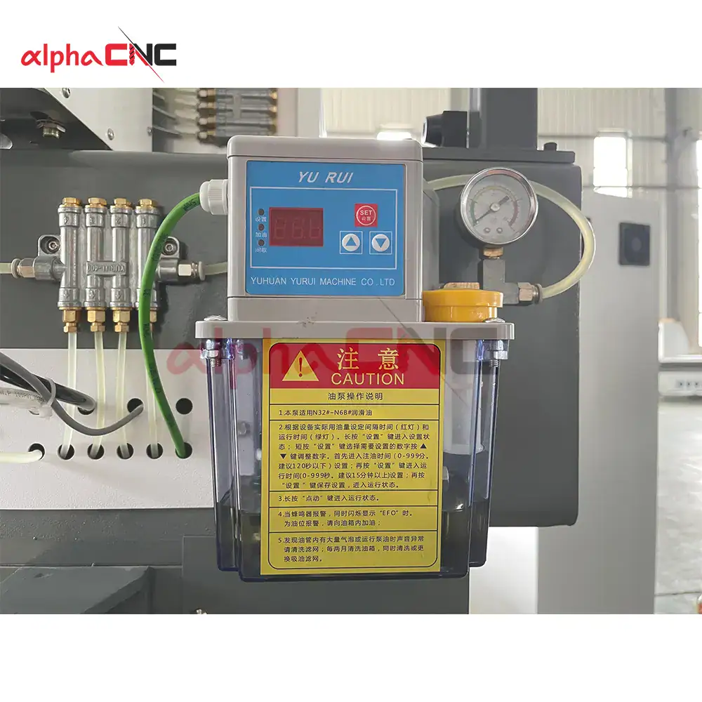 The automatic central lubrication pump of the APS-2030 router, which ensures smooth guideway operation and extends machine lifespan.