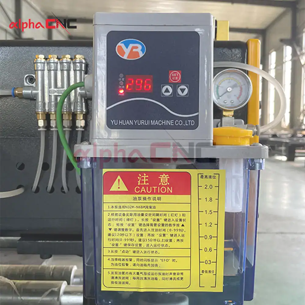 Automatic lubrication pump for CNC guide rails