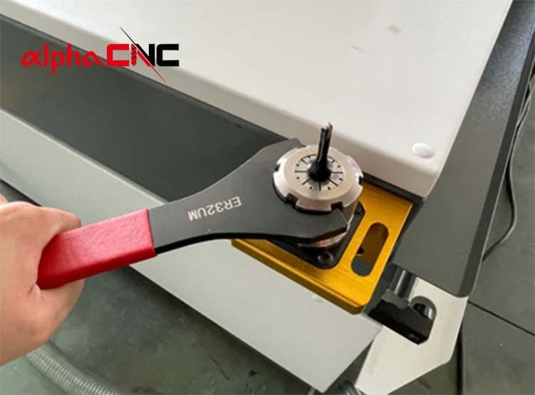 CNC machine troubleshooting-Secure the cutting tool in place.