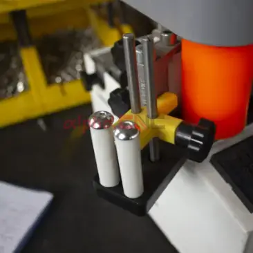 Guided feed mechanism for shaped and circular panels on edge banding press