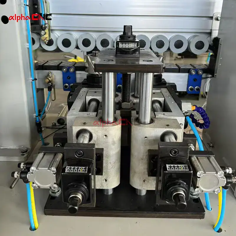 Pre-milling unit on an automatic edge bander, ensuring a perfect panel edge