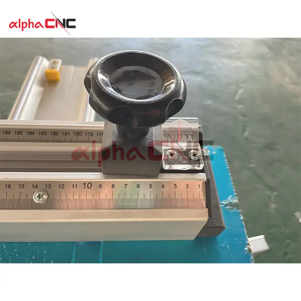 Detailed image of the integrated high-precision ruler and digital length display system for exact cut sizing.