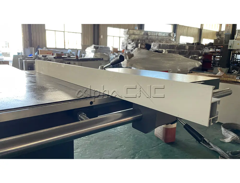 Precision sliding table saw pushing setting