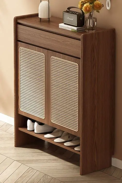 featuring textured surface carving