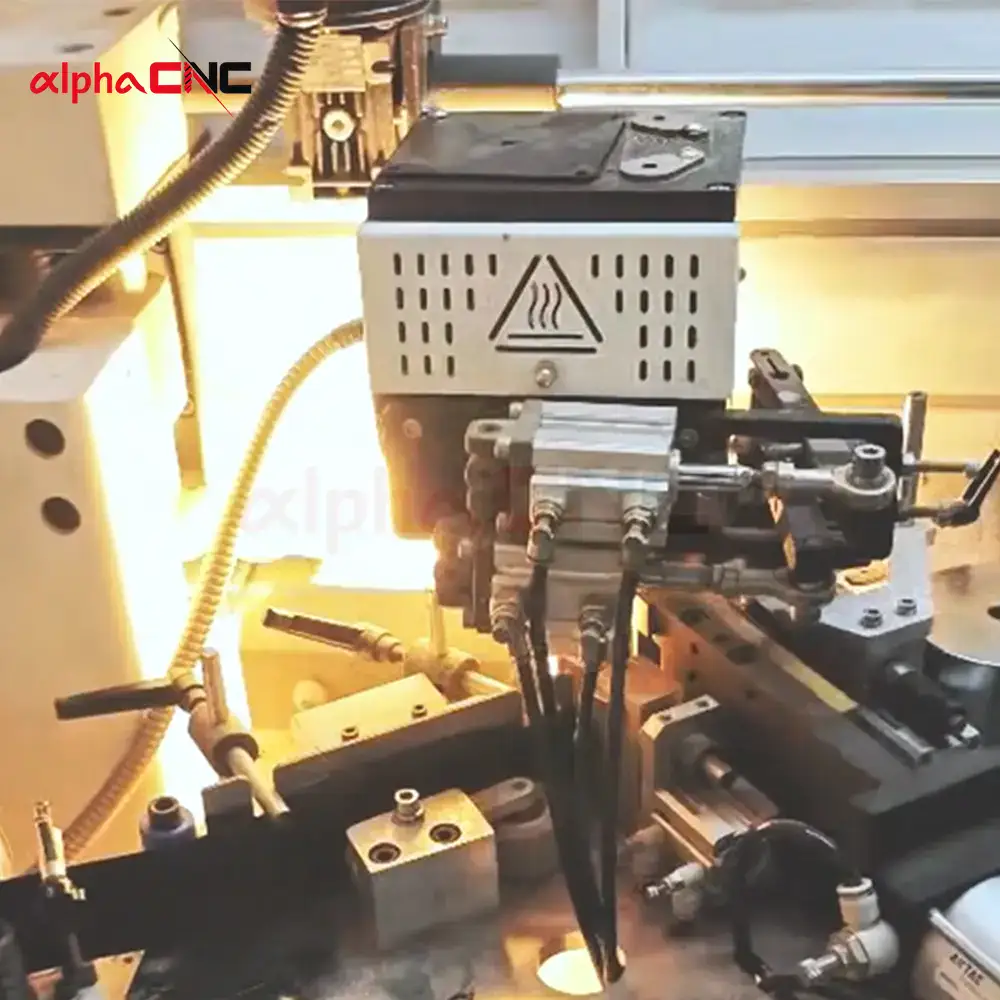 DW-985 edge banding machine in operation
