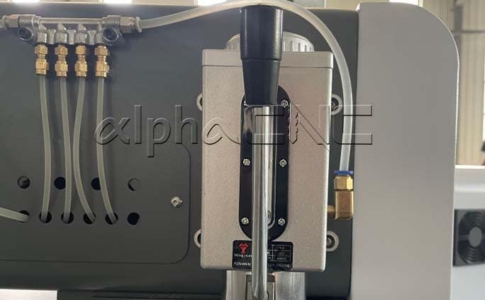 The manual lubrication system can lubricate various parts of the CNC machine.